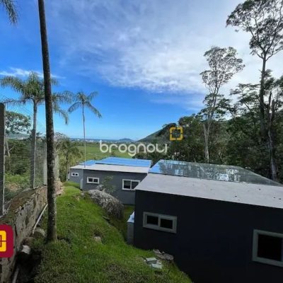 Casa com 600m², 7 quartos (sendo 4 suítes), 11 garagens, no bairro Açores em Florianópolis