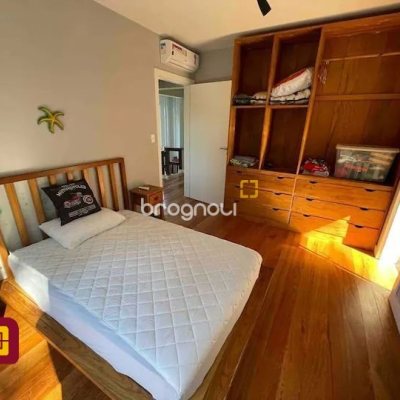 Casa com 600m², 7 quartos (sendo 4 suítes), 11 garagens, no bairro Açores em Florianópolis
