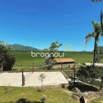 Casa com 600m², 7 quartos (sendo 4 suítes), 11 garagens, no bairro Açores em Florianópolis