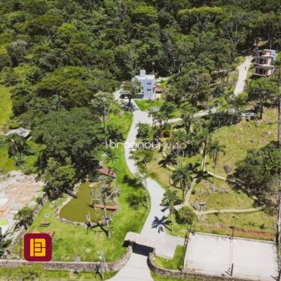 Casa com 600m², 7 quartos (sendo 4 suítes), 11 garagens, no bairro Açores em Florianópolis