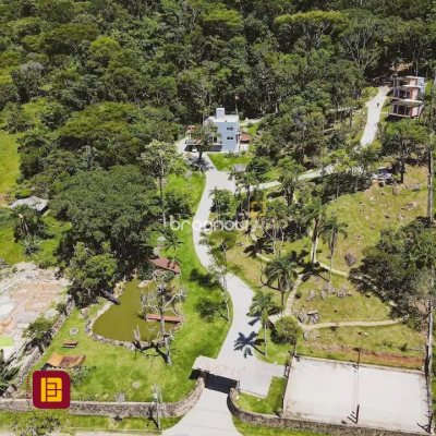Casa com 600m², 7 quartos (sendo 4 suítes), 11 garagens, no bairro Açores em Florianópolis