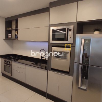 Apartamento com 142m², 3 quartos (sendo 2 suítes), 3 garagens, no bairro Floresta em São José