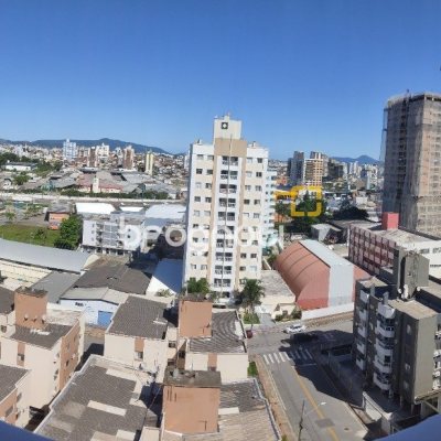 Apartamento com 142m², 3 quartos (sendo 2 suítes), 3 garagens, no bairro Floresta em São José