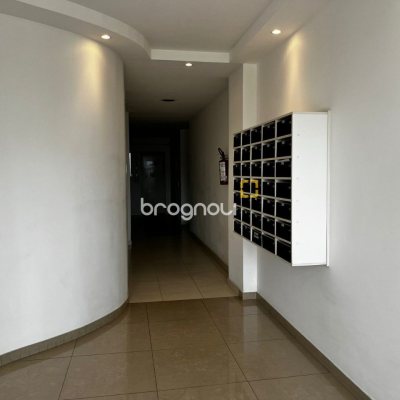 Apartamento com 77m², 3 quartos (sendo 1 suíte), 1 garagem, no bairro Costeira do Pirajubaé em Florianópolis