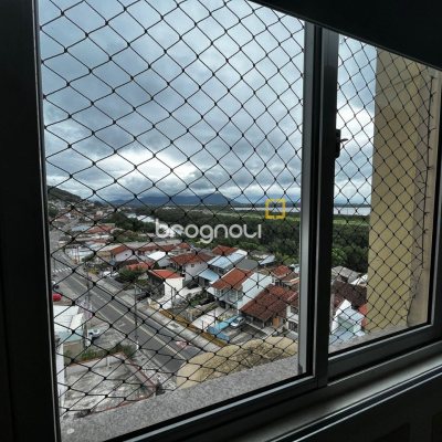 Apartamento com 77m², 3 quartos (sendo 1 suíte), 1 garagem, no bairro Costeira do Pirajubaé em Florianópolis
