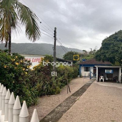 Terreno com 4215m², 3 quartos, 3 garagens, no bairro Alto Ribeirão em Florianópolis