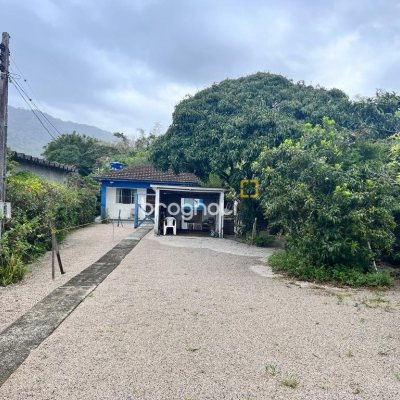 Terreno com 4215m², 3 quartos, 3 garagens, no bairro Alto Ribeirão em Florianópolis
