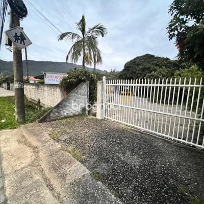 Terreno com 4215m², 3 quartos, 3 garagens, no bairro Alto Ribeirão em Florianópolis