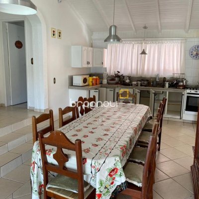Casa com 300m², 4 quartos (sendo 2 suítes), no bairro Vargem Grande em Florianópolis