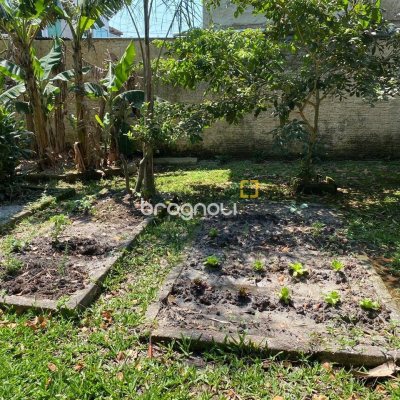 Casa com 300m², 4 quartos (sendo 2 suítes), no bairro Vargem Grande em Florianópolis