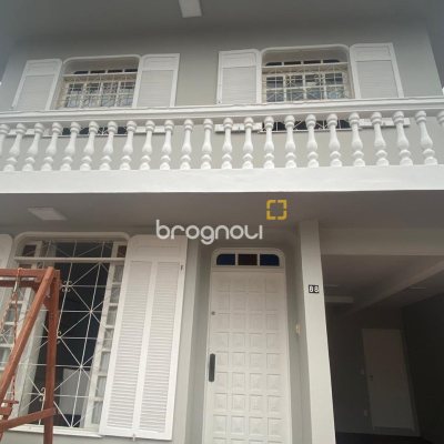 Casa com 191m², 4 quartos (sendo 1 suíte), 2 garagens, no bairro Centro em Florianópolis