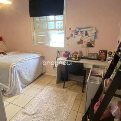 Casa com 191m², 4 quartos (sendo 1 suíte), 2 garagens, no bairro Centro em Florianópolis