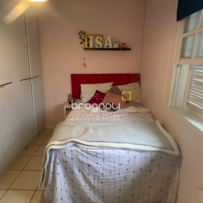 Casa com 191m², 4 quartos (sendo 1 suíte), 2 garagens, no bairro Centro em Florianópolis