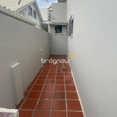 Casa com 191m², 4 quartos (sendo 1 suíte), 2 garagens, no bairro Centro em Florianópolis