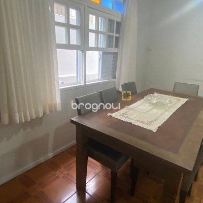 Casa com 191m², 4 quartos (sendo 1 suíte), 2 garagens, no bairro Centro em Florianópolis