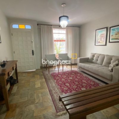 Casa com 191m², 4 quartos (sendo 1 suíte), 2 garagens, no bairro Centro em Florianópolis