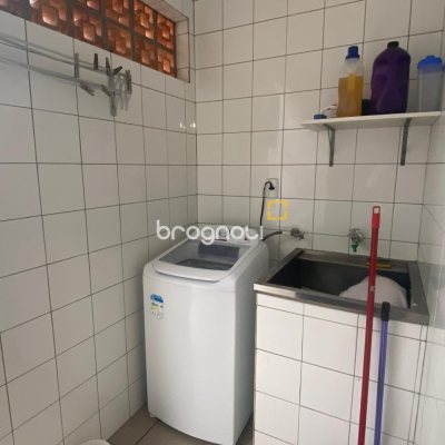 Casa com 191m², 4 quartos (sendo 1 suíte), 2 garagens, no bairro Centro em Florianópolis
