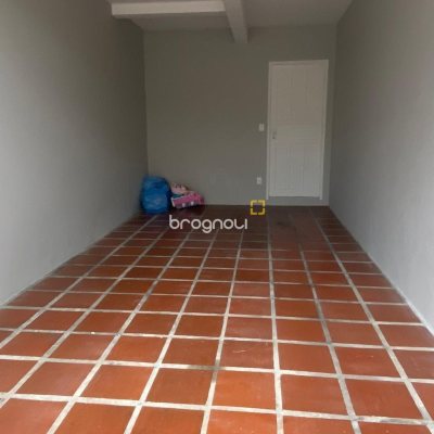 Casa com 191m², 4 quartos (sendo 1 suíte), 2 garagens, no bairro Centro em Florianópolis