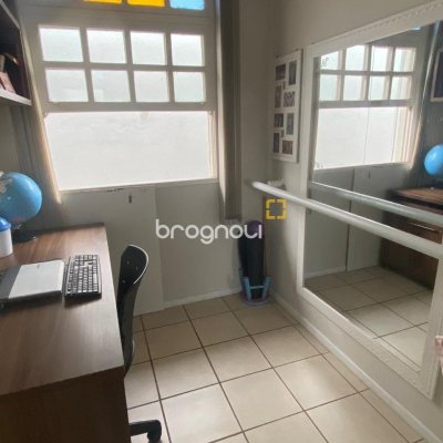 Casa com 191m², 4 quartos (sendo 1 suíte), 2 garagens, no bairro Centro em Florianópolis