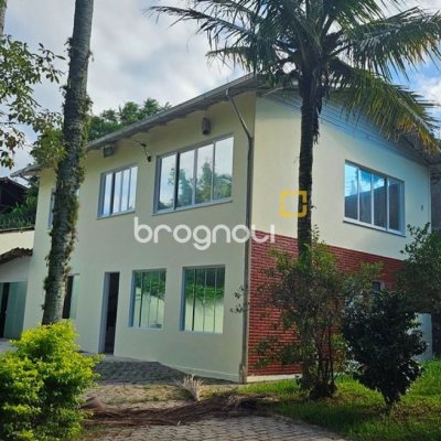 Casa com 166m², 3 quartos, 3 garagens, no bairro Ponta de Baixo em São José