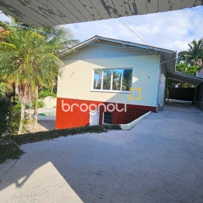 Casa com 166m², 3 quartos, 3 garagens, no bairro Ponta de Baixo em São José