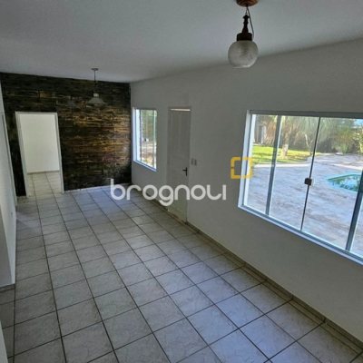 Casa com 166m², 3 quartos, 3 garagens, no bairro Ponta de Baixo em São José