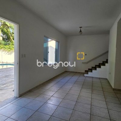 Casa com 166m², 3 quartos, 3 garagens, no bairro Ponta de Baixo em São José