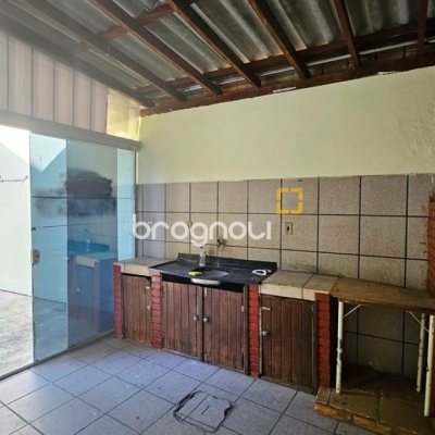 Casa com 166m², 3 quartos, 3 garagens, no bairro Ponta de Baixo em São José
