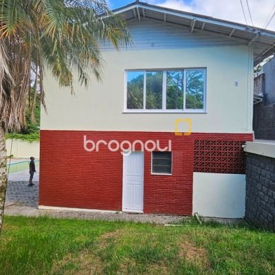 Casa com 166m², 3 quartos, 3 garagens, no bairro Ponta de Baixo em São José