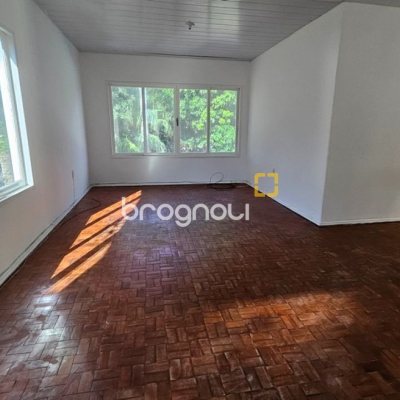Casa com 166m², 3 quartos, 3 garagens, no bairro Ponta de Baixo em São José