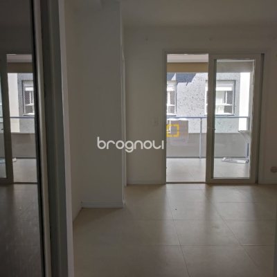 Apartamento com 47m², 2 quartos (sendo 1 suíte), 1 garagem, no bairro Cachoeira do Bom Jesus em Florianópolis