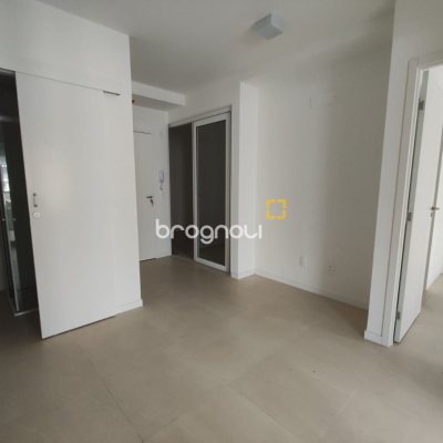 Apartamento com 47m², 2 quartos (sendo 1 suíte), 1 garagem, no bairro Cachoeira do Bom Jesus em Florianópolis