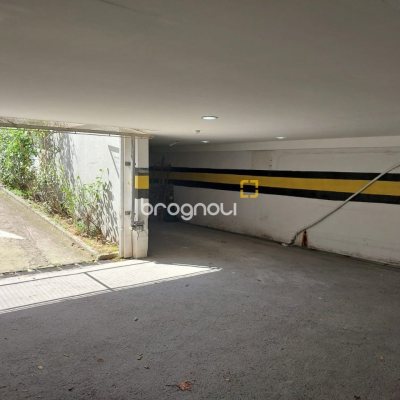 Prédio com 81m², 2 garagens, no bairro Pantanal em Florianópolis