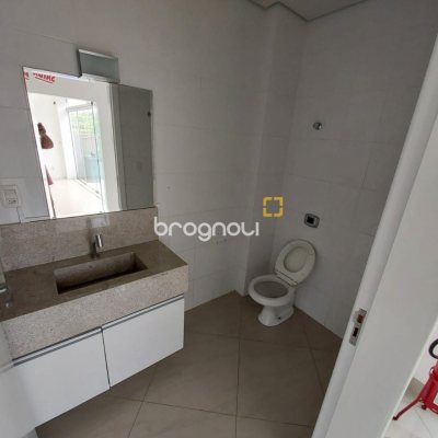 Prédio com 81m², 2 garagens, no bairro Pantanal em Florianópolis