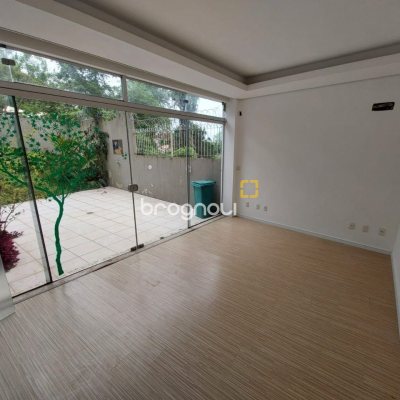 Prédio com 81m², 2 garagens, no bairro Pantanal em Florianópolis