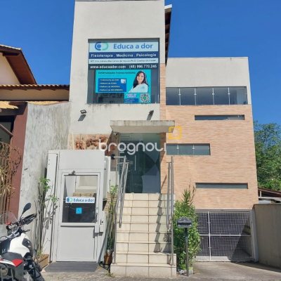 Prédio com 81m², 2 garagens, no bairro Pantanal em Florianópolis
