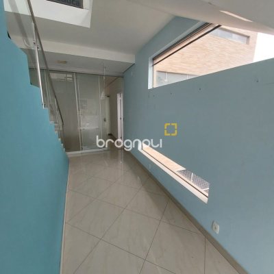 Prédio com 81m², 2 garagens, no bairro Pantanal em Florianópolis