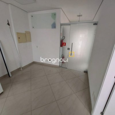 Prédio com 81m², 2 garagens, no bairro Pantanal em Florianópolis