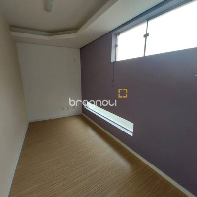 Prédio com 81m², 2 garagens, no bairro Pantanal em Florianópolis