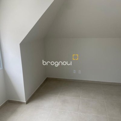 Cobertura com 95m², 2 quartos (sendo 1 suíte), 2 garagens, no bairro Itacorubi em Florianópolis