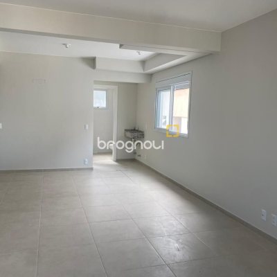 Cobertura com 95m², 2 quartos (sendo 1 suíte), 2 garagens, no bairro Itacorubi em Florianópolis