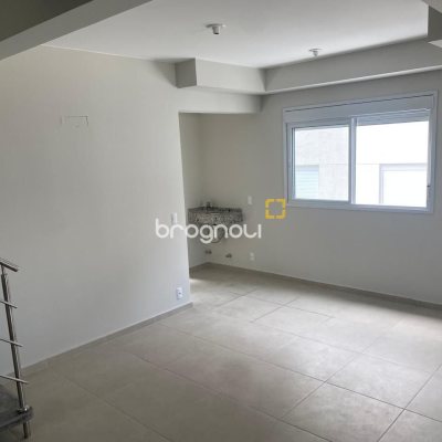 Cobertura com 95m², 2 quartos (sendo 1 suíte), 2 garagens, no bairro Itacorubi em Florianópolis