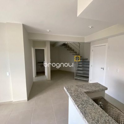 Cobertura com 93m², 3 quartos (sendo 1 suíte), 2 garagens, no bairro Itacorubi em Florianópolis