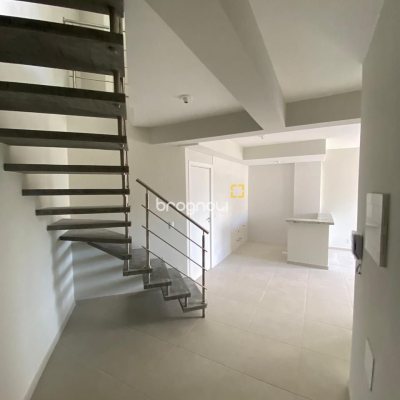 Cobertura com 93m², 3 quartos (sendo 1 suíte), 2 garagens, no bairro Itacorubi em Florianópolis