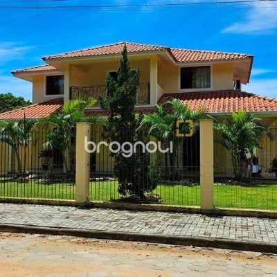 Casa com 280m², 4 quartos (sendo 3 suítes), 2 garagens, no bairro Sul do Rio em Santo Amaro da Imperatriz