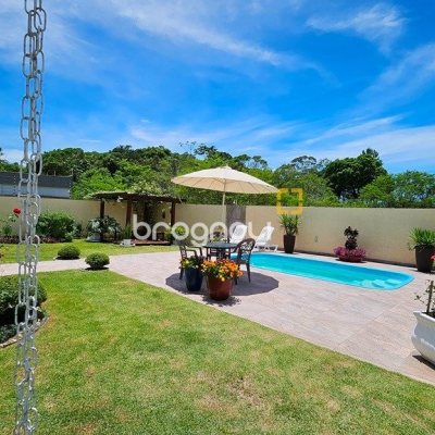 Casa com 280m², 4 quartos (sendo 3 suítes), 2 garagens, no bairro Sul do Rio em Santo Amaro da Imperatriz