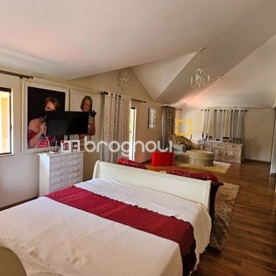 Casa com 280m², 4 quartos (sendo 3 suítes), 2 garagens, no bairro Sul do Rio em Santo Amaro da Imperatriz