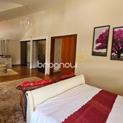 Casa com 280m², 4 quartos (sendo 3 suítes), 2 garagens, no bairro Sul do Rio em Santo Amaro da Imperatriz