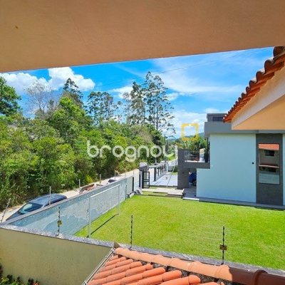 Casa com 280m², 4 quartos (sendo 3 suítes), 2 garagens, no bairro Sul do Rio em Santo Amaro da Imperatriz