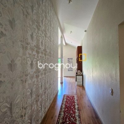 Casa com 280m², 4 quartos (sendo 3 suítes), 2 garagens, no bairro Sul do Rio em Santo Amaro da Imperatriz